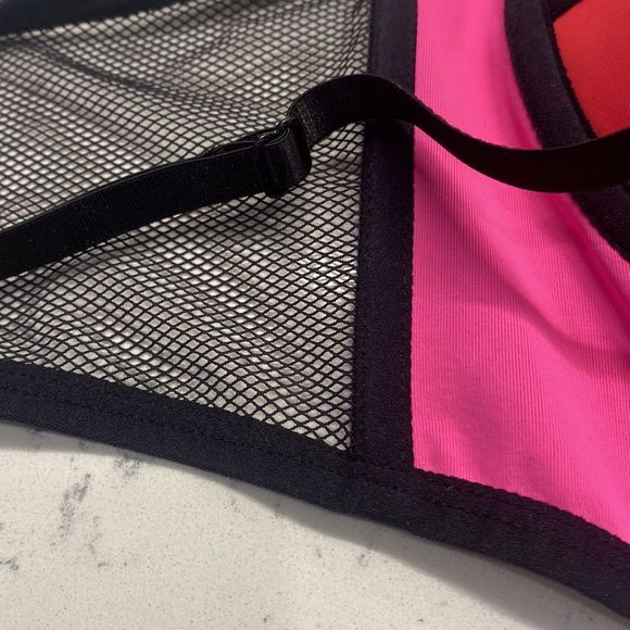 BALANCED TECH COLOUR BLOCKED SWIM TOP/sport bra. Sz MED. BNWOT - Picture 10 of 11